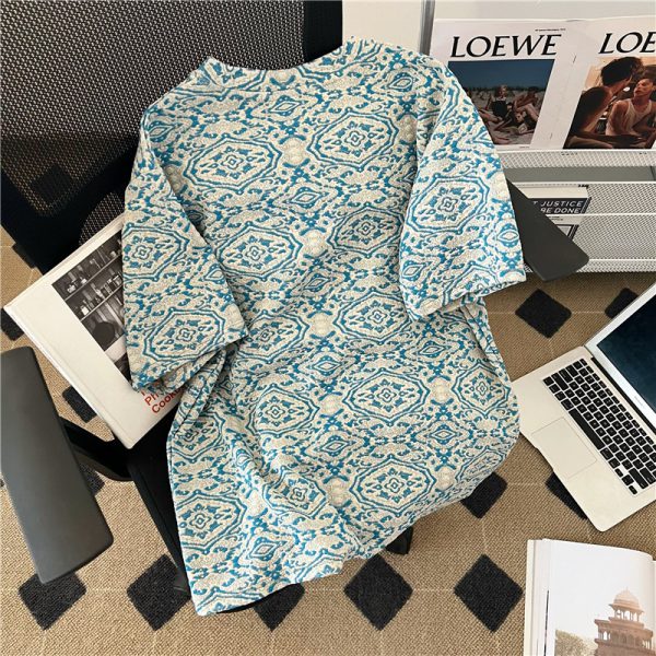 Style Vintage Jacquard Regular Shoulder Short Sleeve T-Shirt for Women Fashionable Niche Embossed Floral Half Sleeve - Image 3