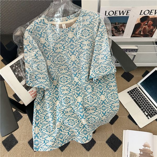 Style Vintage Jacquard Regular Shoulder Short Sleeve T-Shirt for Women Fashionable Niche Embossed Floral Half Sleeve - Image 2